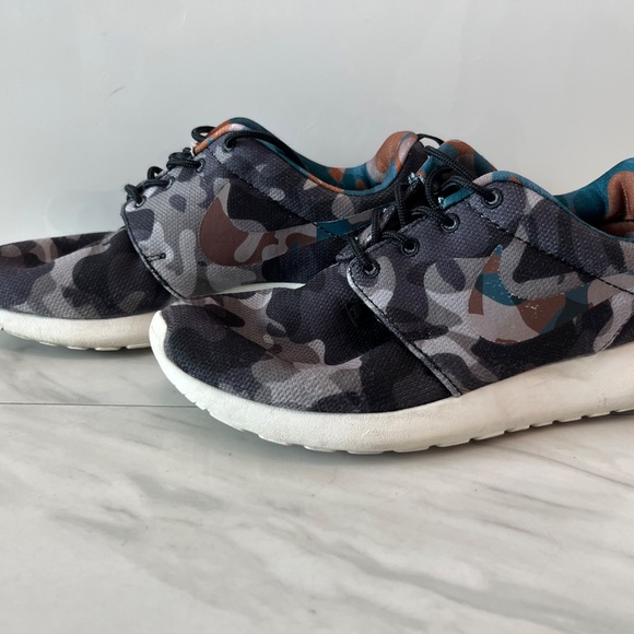 Nike Roshe One Camo Sneakers Multicolor – Size 7 Women - Picture 3 of 8